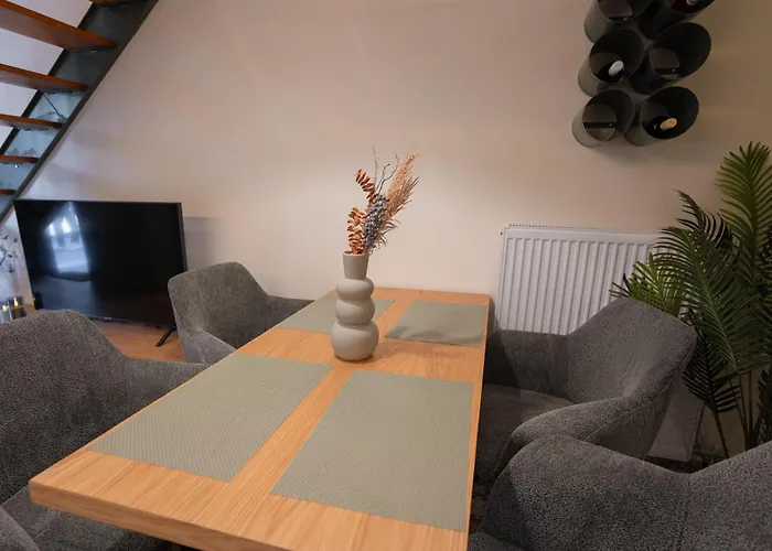 Ground Living * Wolos