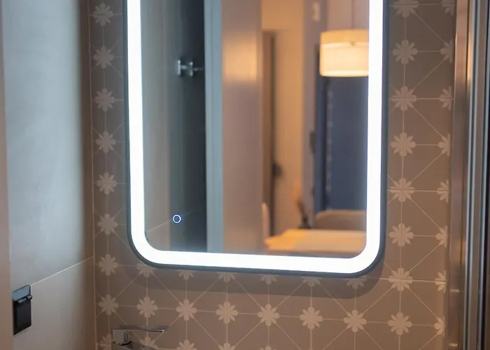 Ground Living * Wolos