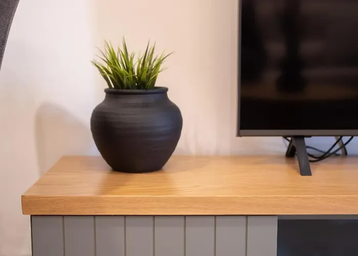 Ground Living * Wolos